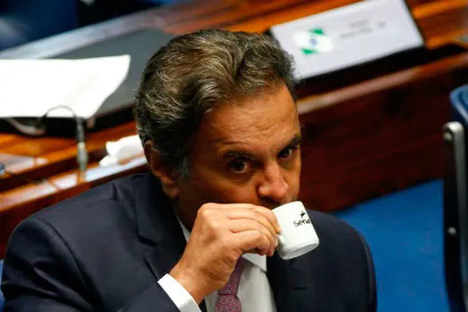 Código de ética do PSDB isenta Aécio Neves de punição imediata