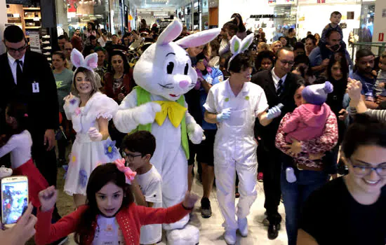 Coelho da Páscoa chega com grande festa ao Atrium Shopping