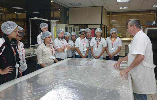 Estudantes de instituições do entorno visitaram as indústrias do Polo Petroquímico