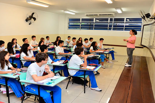 Escola oferece treinamento gratuito para estudantes disputarem a OBMEP