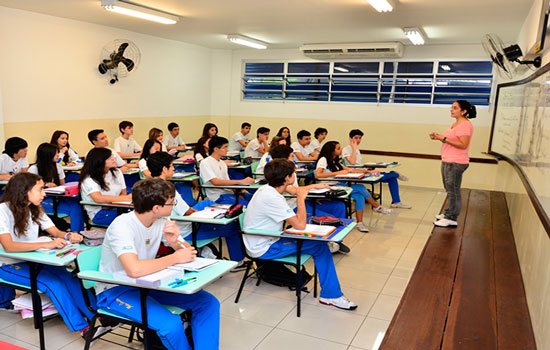 Escola oferece treinamento gratuito para estudantes disputarem a OBMEP