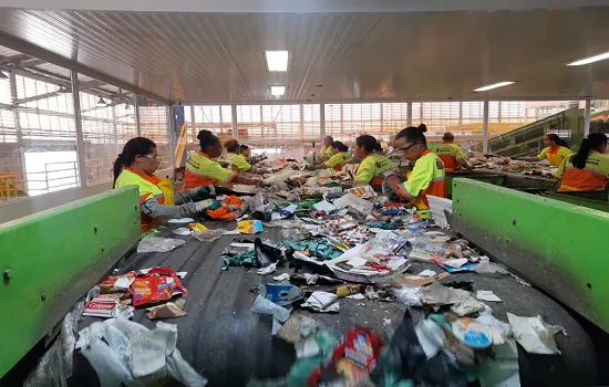 Com 122 ecopontos espalhados pela cidade