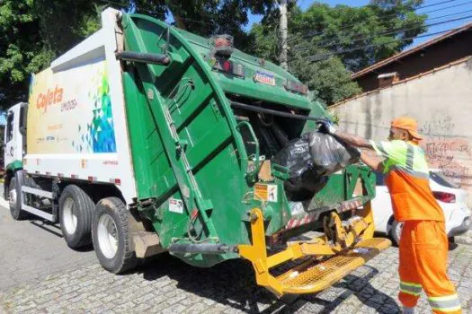 Semasa discute concessão dos serviços de varrição e coleta de resíduos em audiência