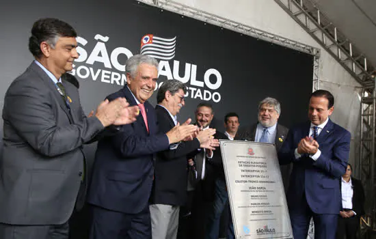 Governo entrega obras que ampliam coleta e tratamento de esgoto na capital