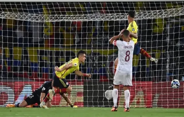 Colômbia domina Venezuela e vence na estreia nas Eliminatórias Sul-Americanas