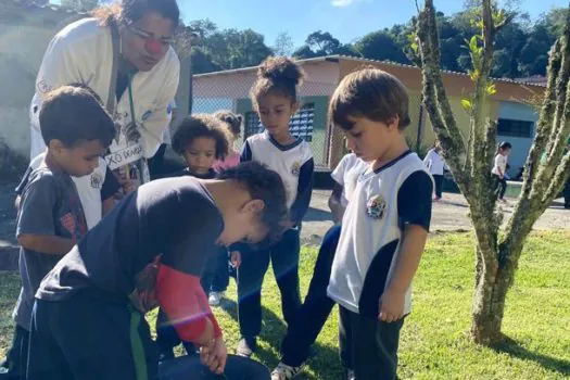 Estudantes de Ribeirão Pires aprendem sobre armadilhas da dengue