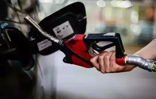 Defasagens da gasolina e do diesel no Brasil sobem com alta do petróleo