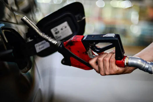 ANP: preço médio do litro de gasolina no país é de R$ 7,26