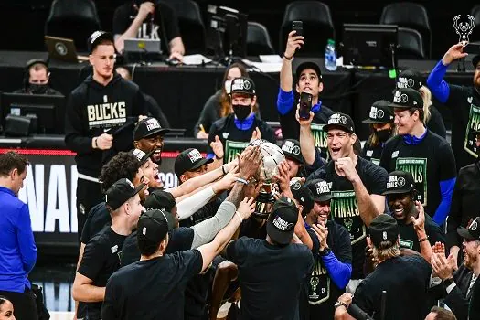 Middleton dá show, Bucks conquistam Leste e buscarão 2° anel da NBA após 50 anos