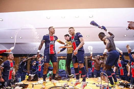 PSG perde em casa, mas elimina Bayern e avança à semifinal da Liga dos Campeões