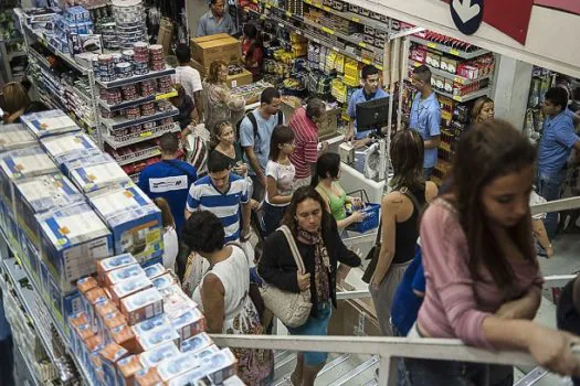 Vendas do varejo caem 0,6% em novembro de 2022