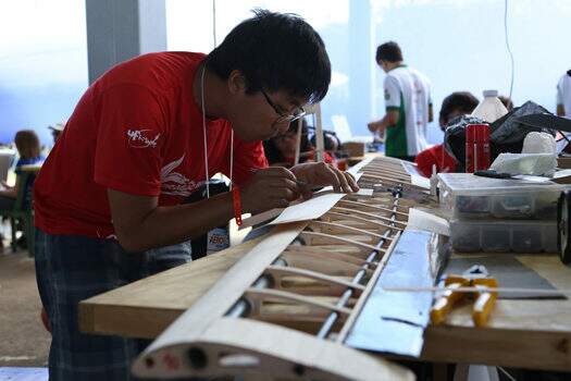 Estudantes constroem aviões para Competição SAE BRASIL AeroDesign