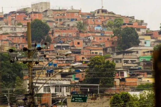 Criança de 11 anos e jovem de 19 morrem baleadas em comunidade do Rio