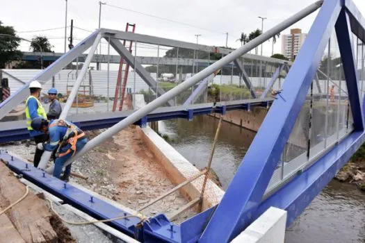 Obras do Complexo Santa Teresinha avançam com instalação de passarela metálica