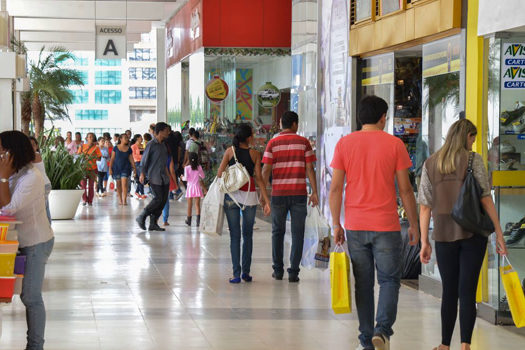 Psicóloga alerta sobre a compras por compulsão na Black Friday