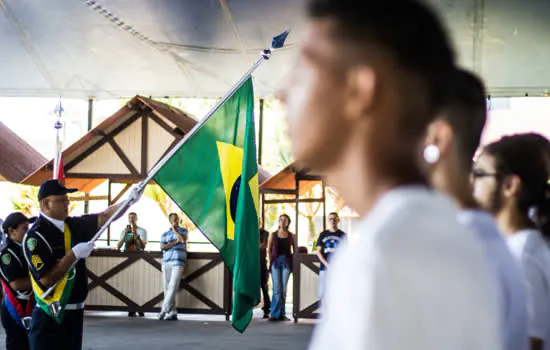 Jovens de Ribeirão Pires participam de Compromisso à Bandeira