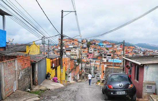 Programa Água Legal beneficia 4 mil moradores da Comunidade Cruzado