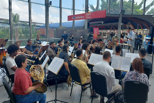 Banda Sinfônica Jovem de Jacareí leva música à Estação Pinheiros da Linha 9-Esmeralda_x000D_