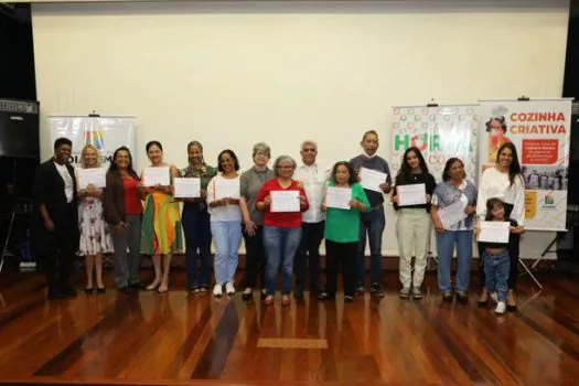 Diadema certifica moradores que concluíram cursos em alimentação e plantio de hortas