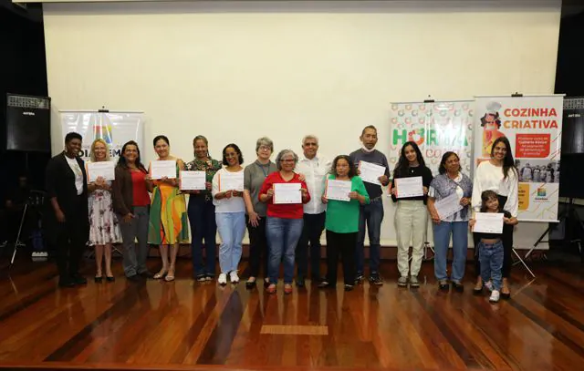 Diadema certifica moradores que concluíram cursos em alimentação e plantio de hortas