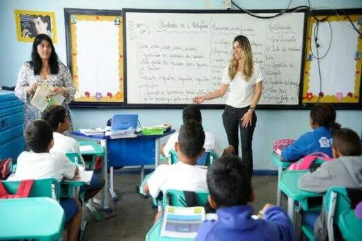 Governo de SP prorroga contrato de trabalho de 61 mil professores temporários