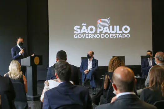 Governo de SP vai investir R$ 1,5 bi em tecnologia para escolas estaduais