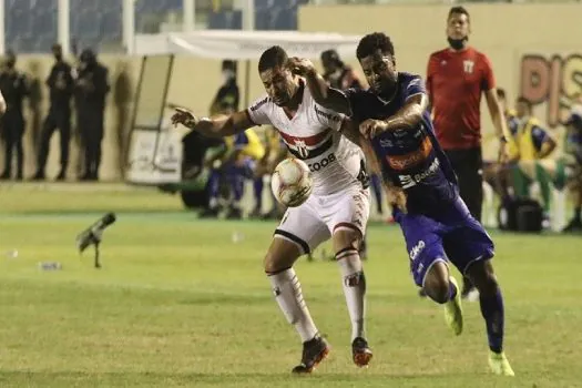 Confiança vence Botafogo-SP em jogo com baixo nível técnico