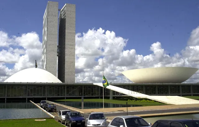 Câmara e Senado elegem suas presidências nesta quarta-feira (1)