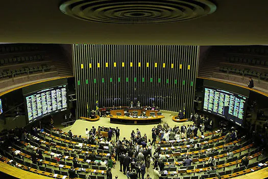 Congresso adia definição sobre R$ 30 bilhões de emendas