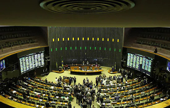 Congresso adia definição sobre R$ 30 bilhões de emendas