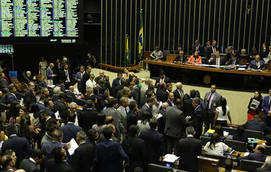 Congresso mantém vetos do governo federal no Orçamento