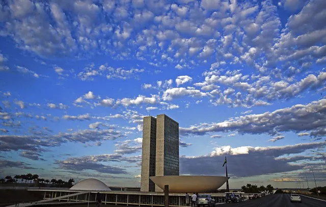 Congresso empossa hoje (1) deputados e senadores