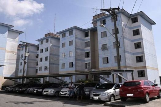 SP promove entrega de contratos para futuros moradores de conjunto habitacional na Zona Leste