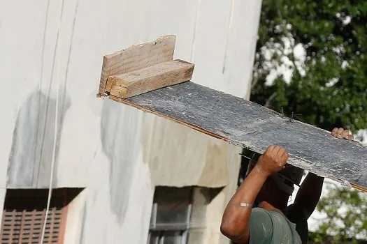 Custo da construção sobe 0,10% em setembro, diz FGV