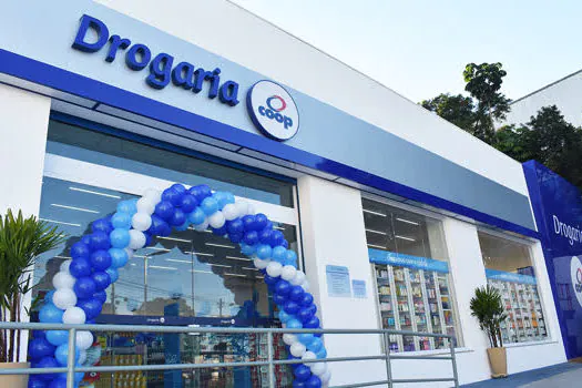 Coop inaugura mais duas drogarias