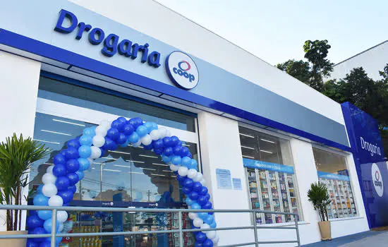 Coop inaugura mais duas drogarias