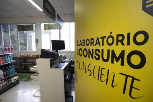 COOP colabora com a montagem do laboratório de consumo do Colégio Embraer