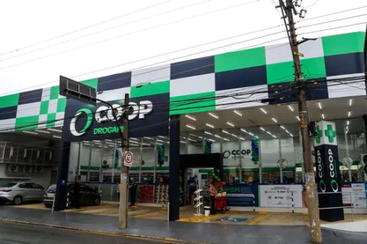 Mais uma Drogaria COOP recebe identidade visual atualizada