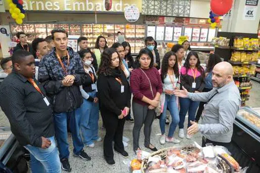 COOP recebe visita de jovens em busca da primeira oportunidade de trabalho