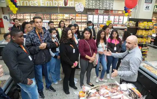 COOP recebe visita de jovens em busca da primeira oportunidade de trabalho