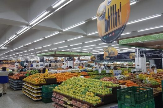 Preços nos supermercados recuam 0,94% no primeiro trimestre, revela Abras