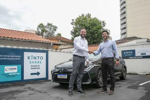 COOP Drogaria firma parceria com a KINTO Share, empresa de mobilidade da Toyota