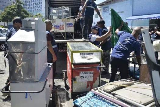 Fiscalização apreende mercadorias contaminadas em Copacabana