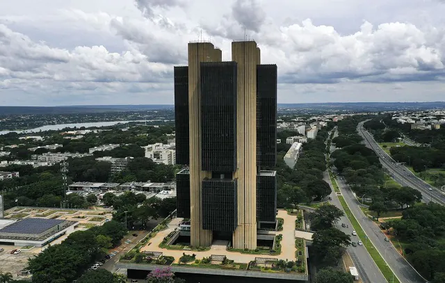 Copom mantém juros básicos da economia em 13