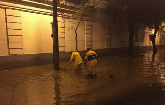 Rio registra 64 ocorrências com pancadas de chuva; deslizamento atinge quatro casas