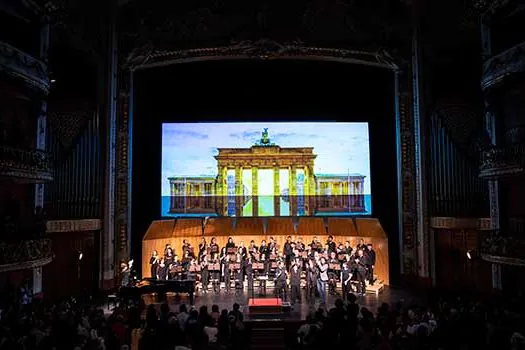 Theatro Municipal de São Paulo exibe espetáculo multimídia do Coral Paulistano