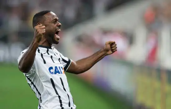 Corinthians se reapresenta e terá retorno de Vagner Love contra a Chapecoense