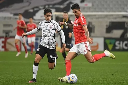 Por vaga na Libertadores, Inter e Corinthians se enfrentam e esquentam rivalidade