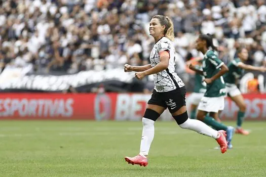 Corinthians faz três no Palmeiras e vai à semifinal da Supercopa do Brasil