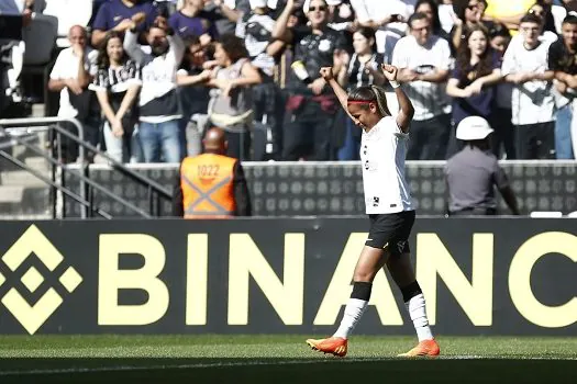 Com público recorde, Corinthians goleia Inter e é tetra do Brasileirão Feminino